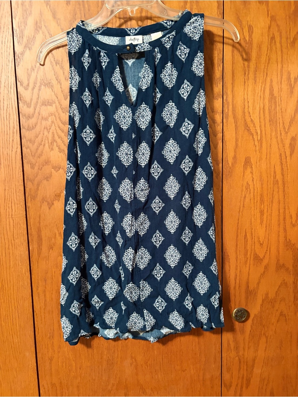 Daytrip Buckle Boho Blue White Medallion Geometric Keyhole Sleeveless Top Small
